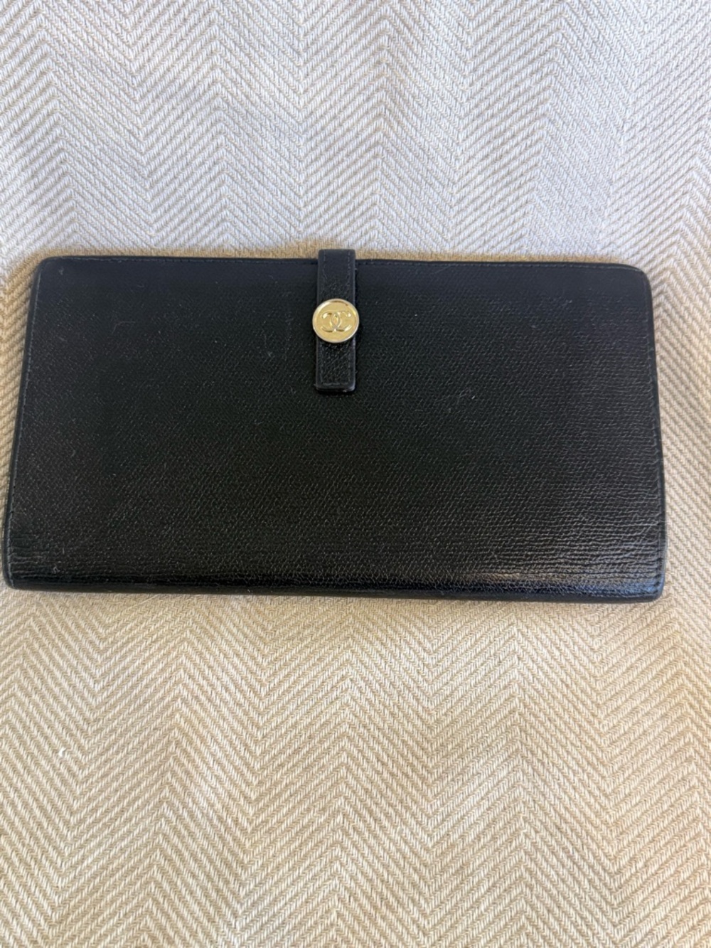 CHANEL Coco Button Long Wallet/ L- Yen Wallet. Authentic 💯